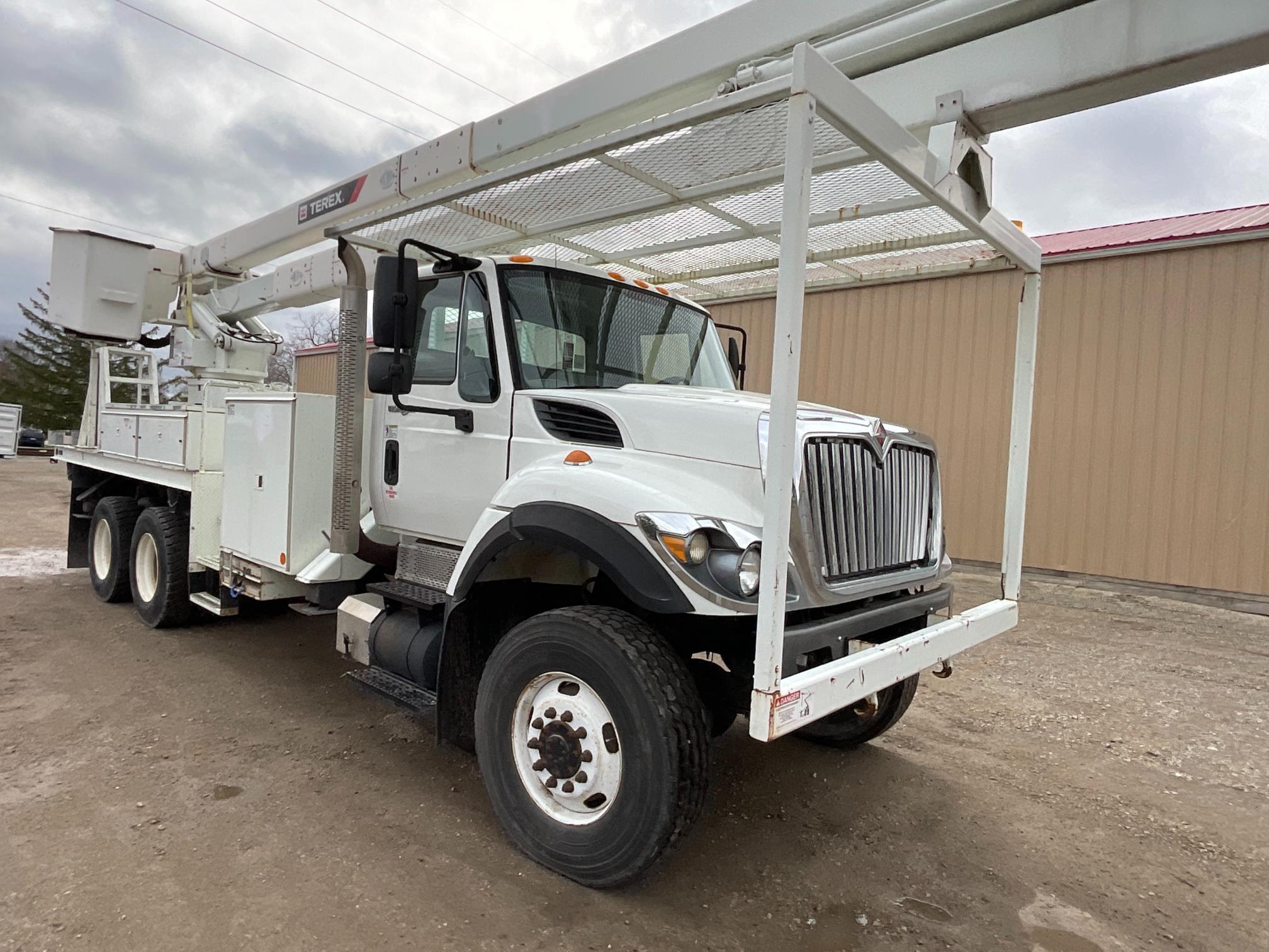 2014 International 7400 Bucket Truck