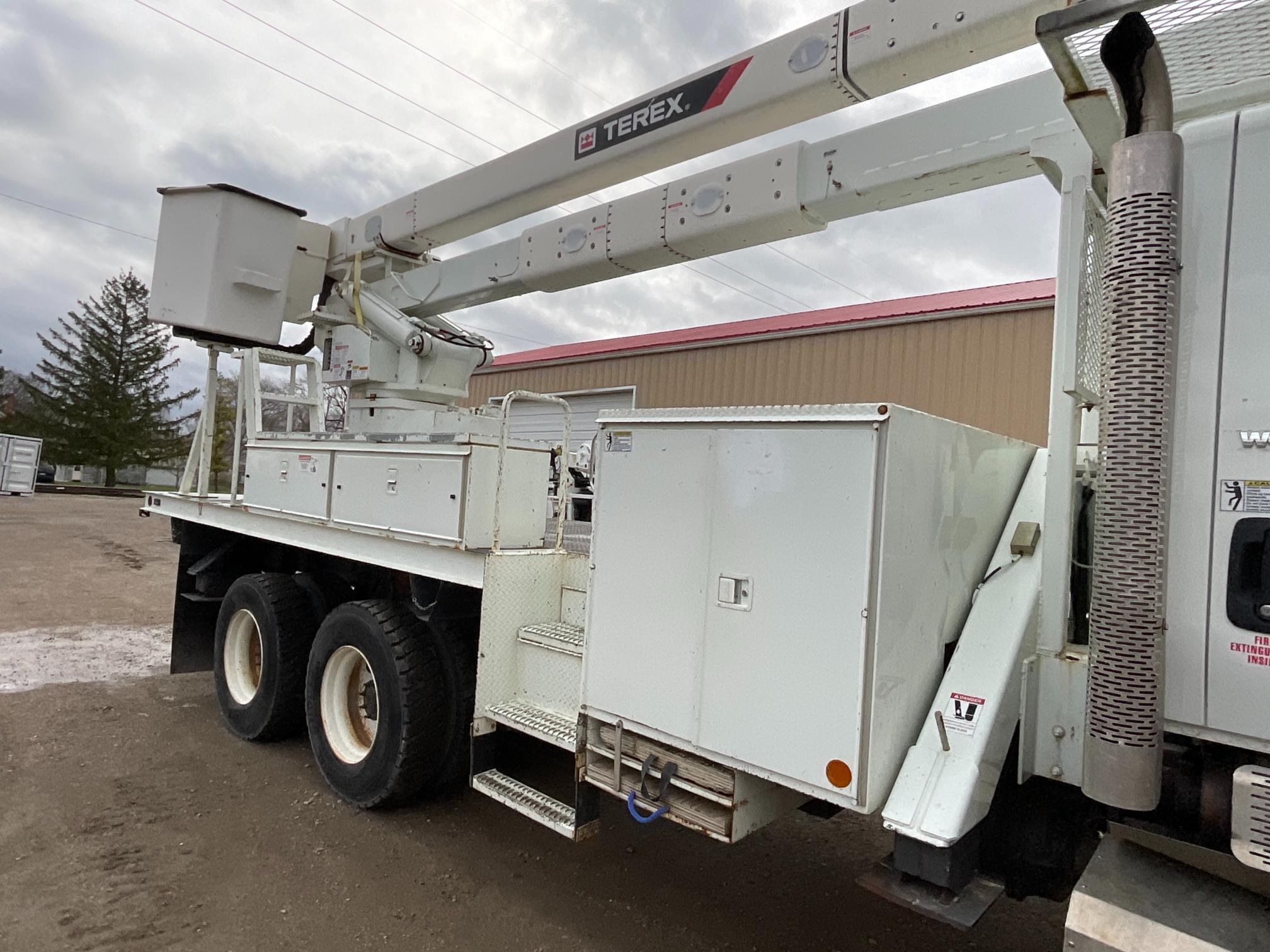 2014 International 7400 Bucket Truck