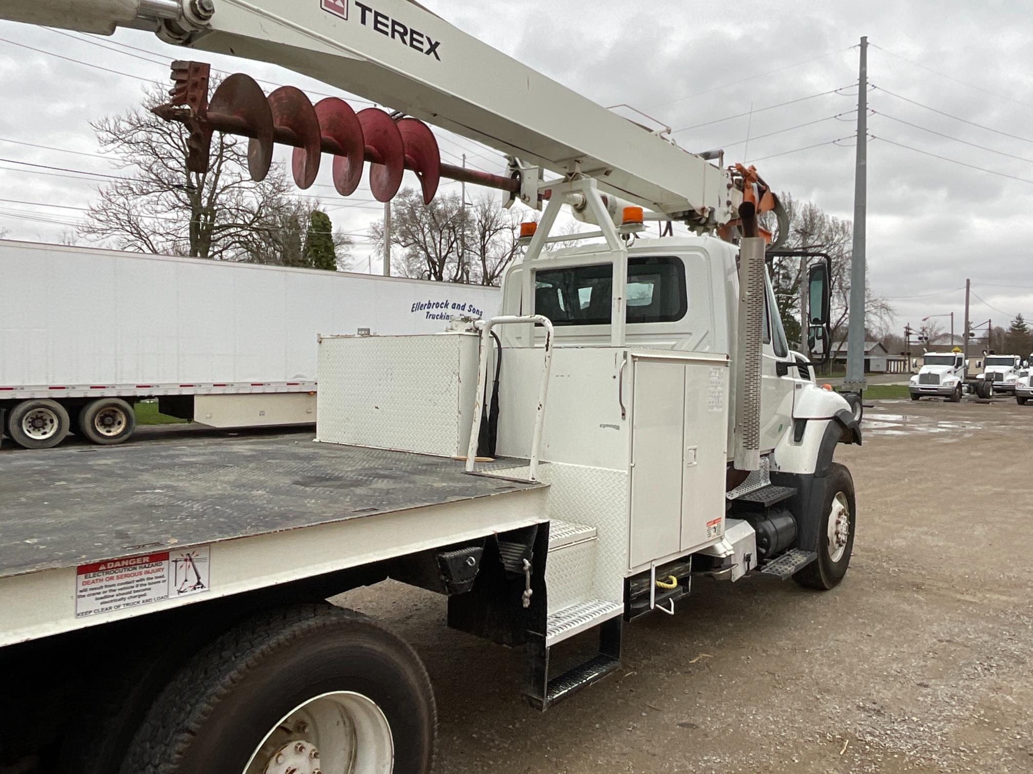 2012 International 7400 Digger Derrick