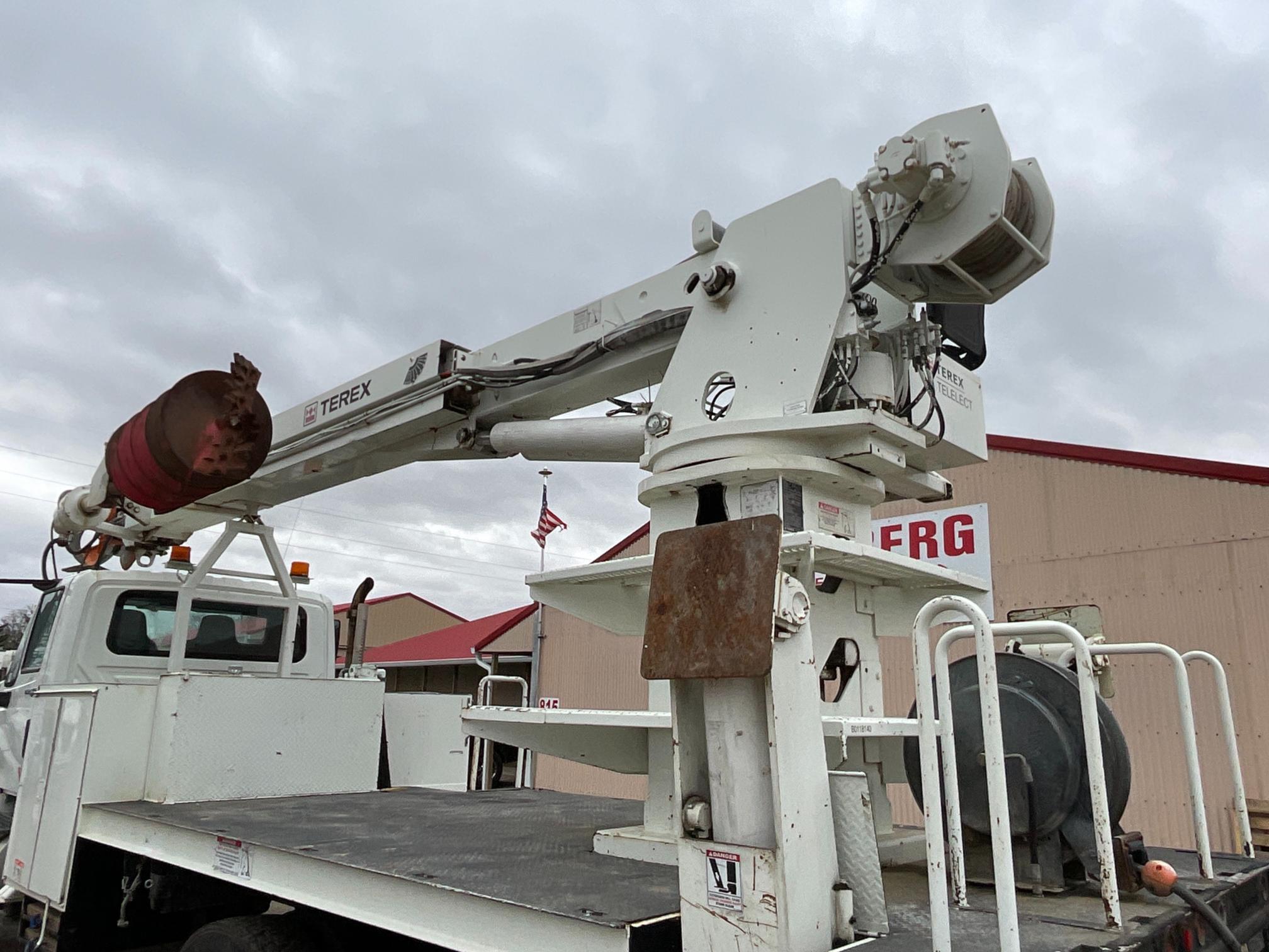 2012 International 7400 Digger Derrick