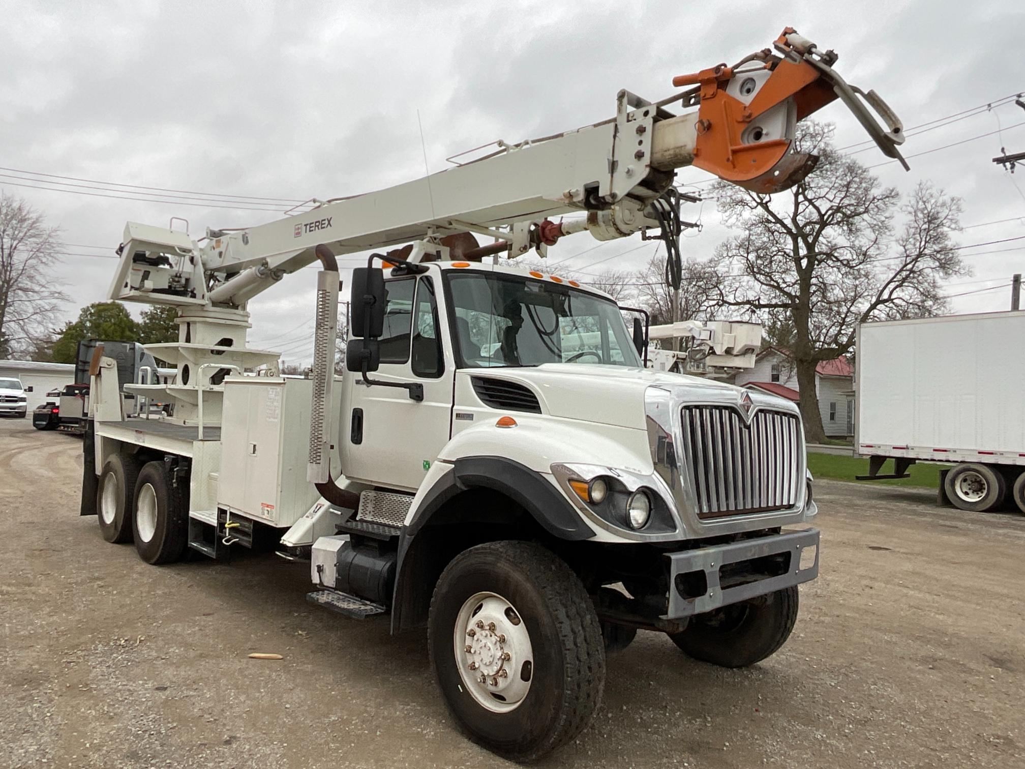 2012 International 7400 Digger Derrick