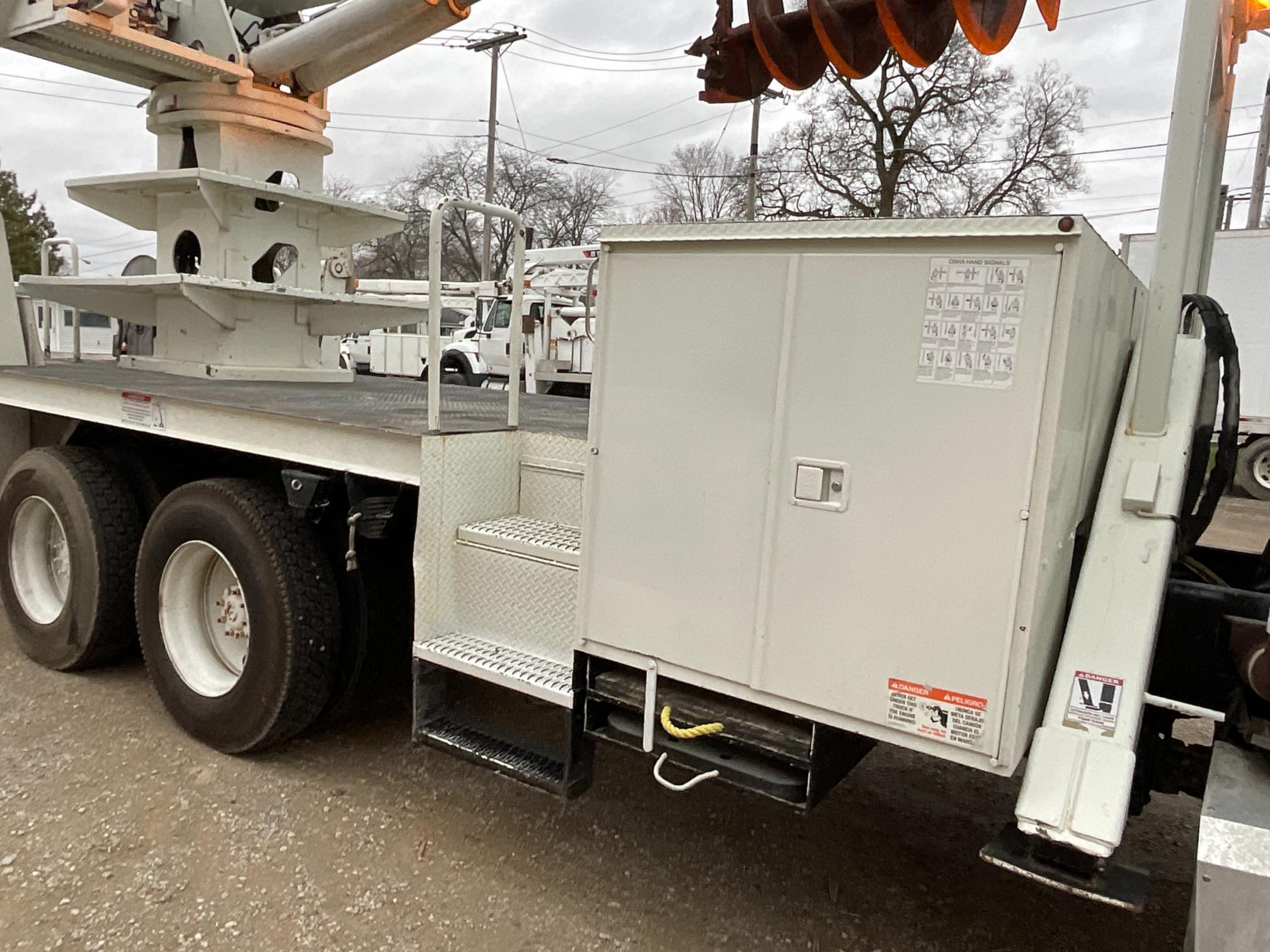 2012 International 7400 Digger Derrick