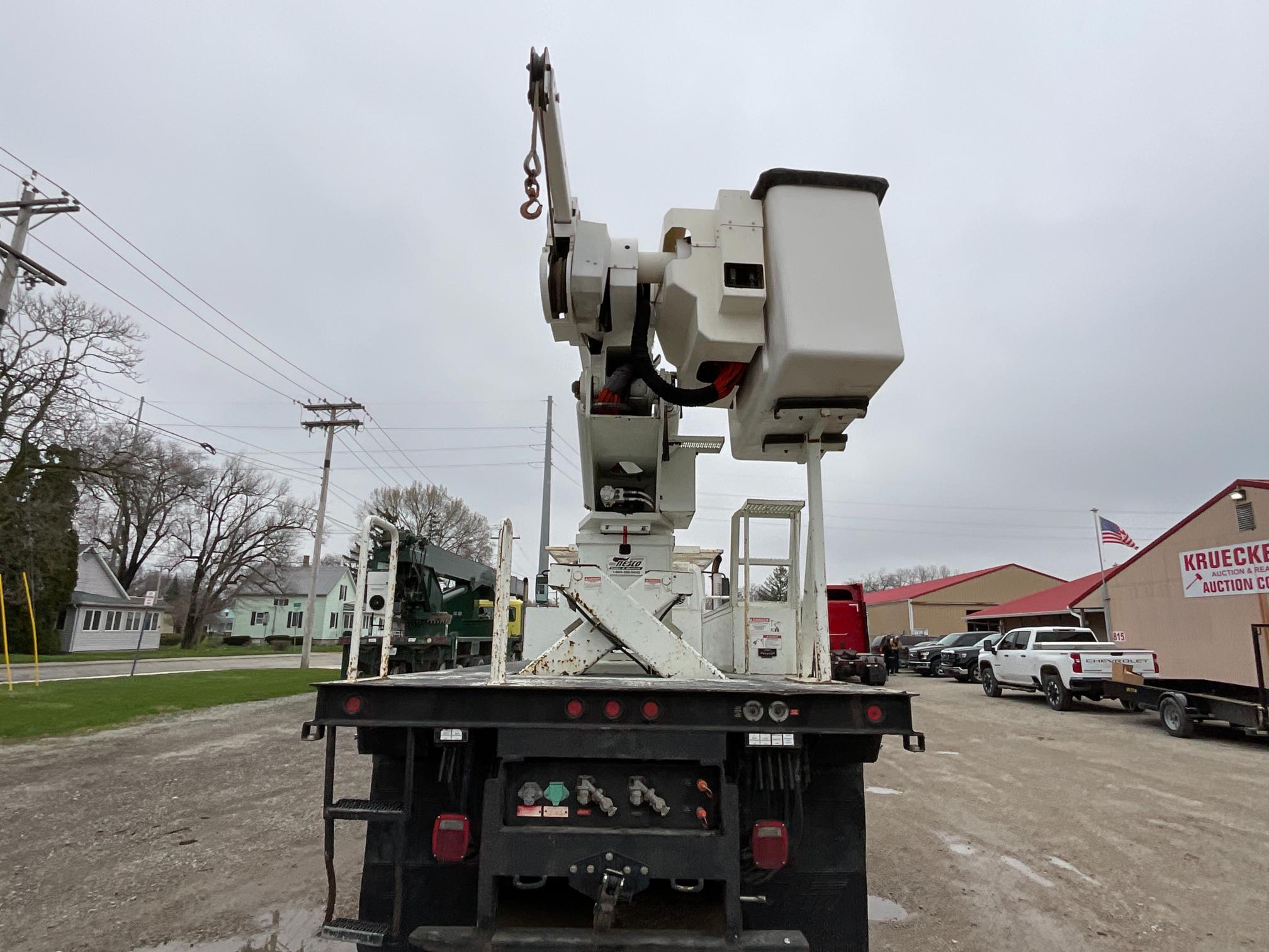 2013 International 7400 Bucket Truck