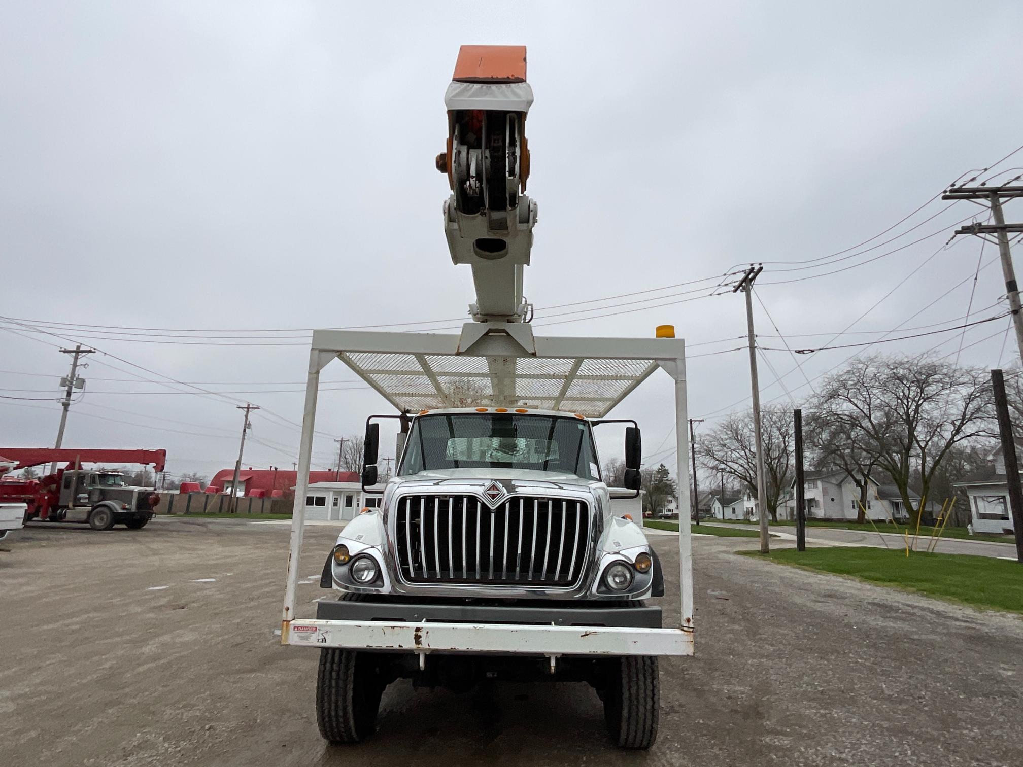 2013 International 7400 Bucket Truck