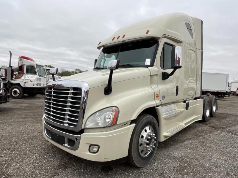 2014 Freightliner CA125 Sleeper