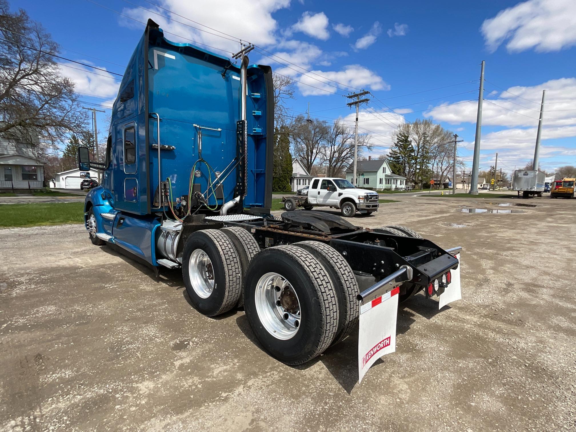 2022 Kenworth T680 Sleeper