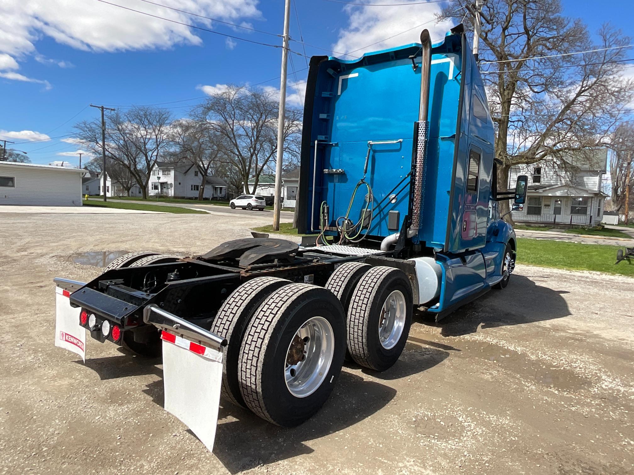 2022 Kenworth T680 Sleeper