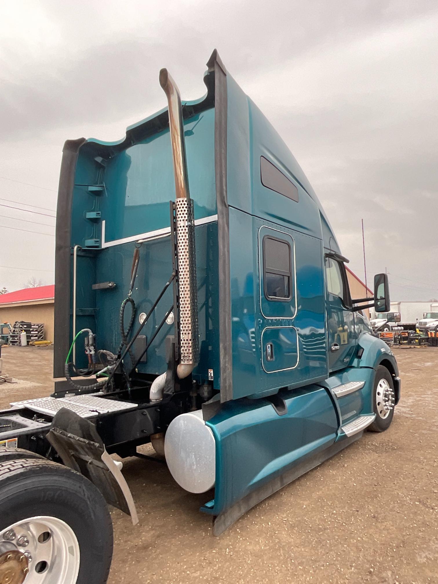 2022 Kenworth T680 Sleeper