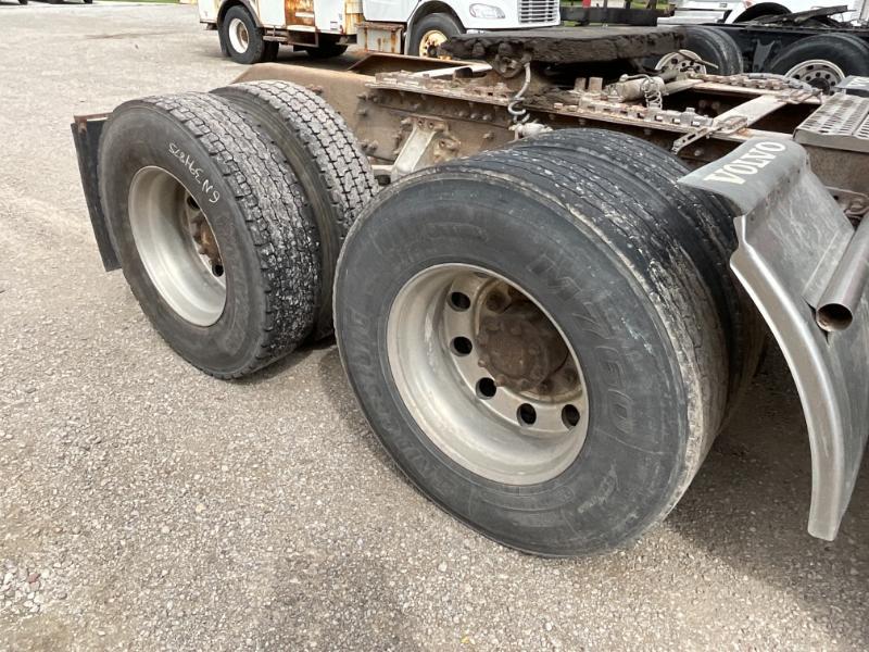 2006 Volvo VNL Sleeper