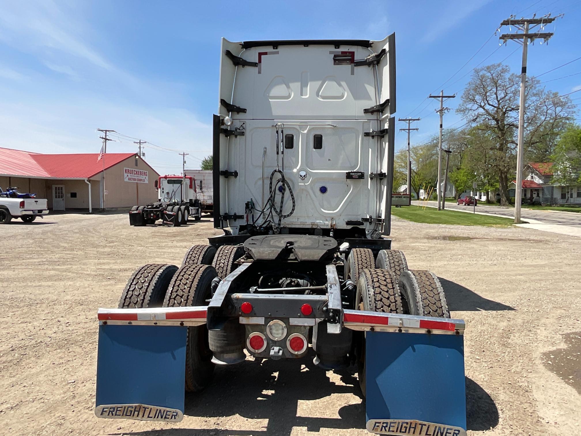 2015 Freightliner CA125 Sleeper