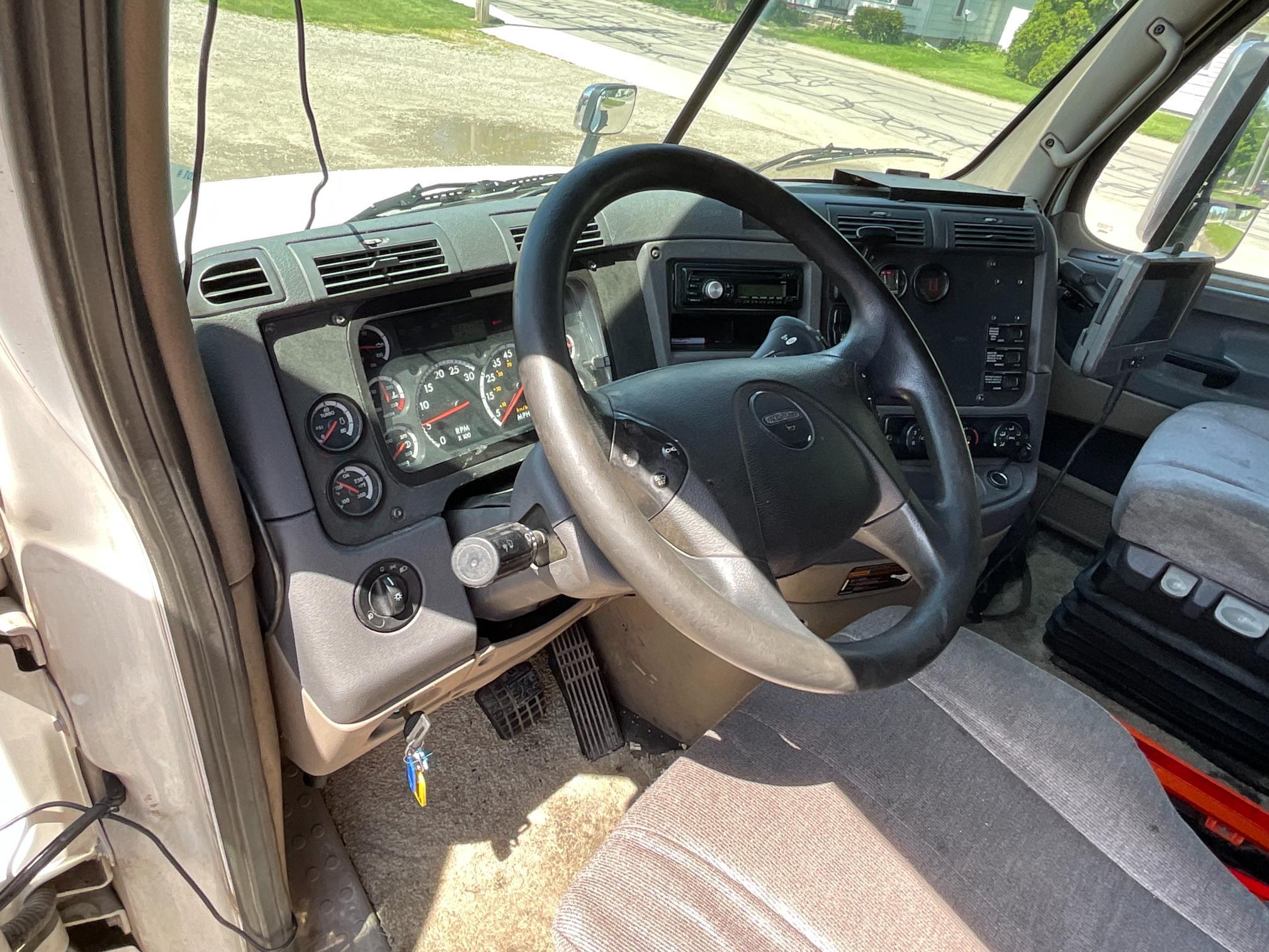 2015 Freightliner CA125 Sleeper