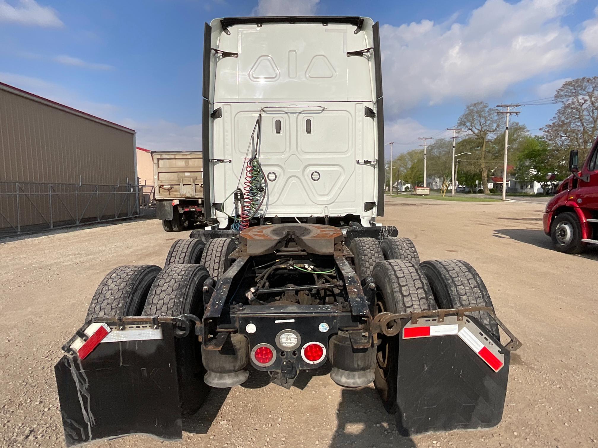 2019 Freightliner Cascadia Sleeper