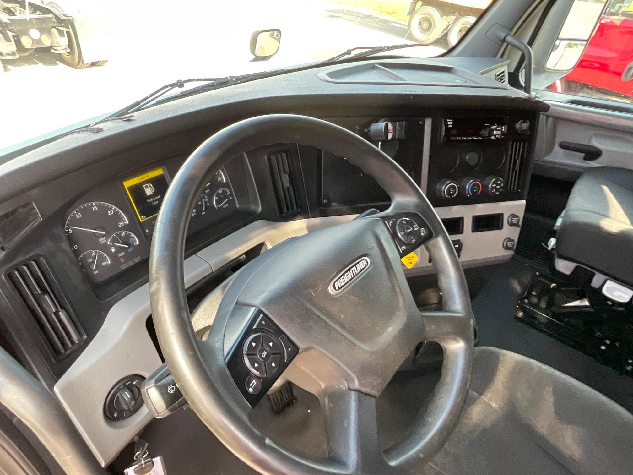 2019 Freightliner Cascadia Sleeper