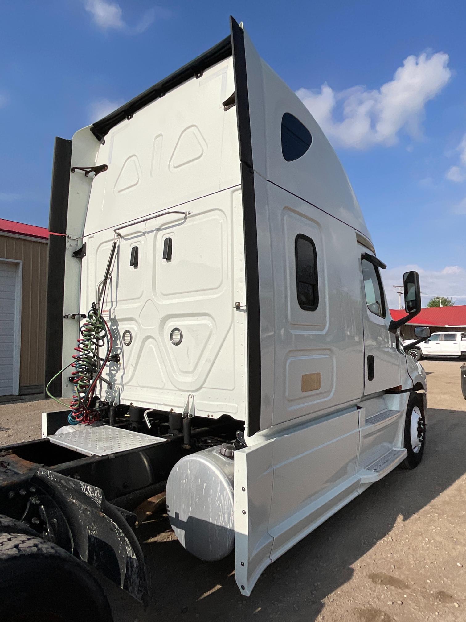 2019 Freightliner Cascadia Sleeper