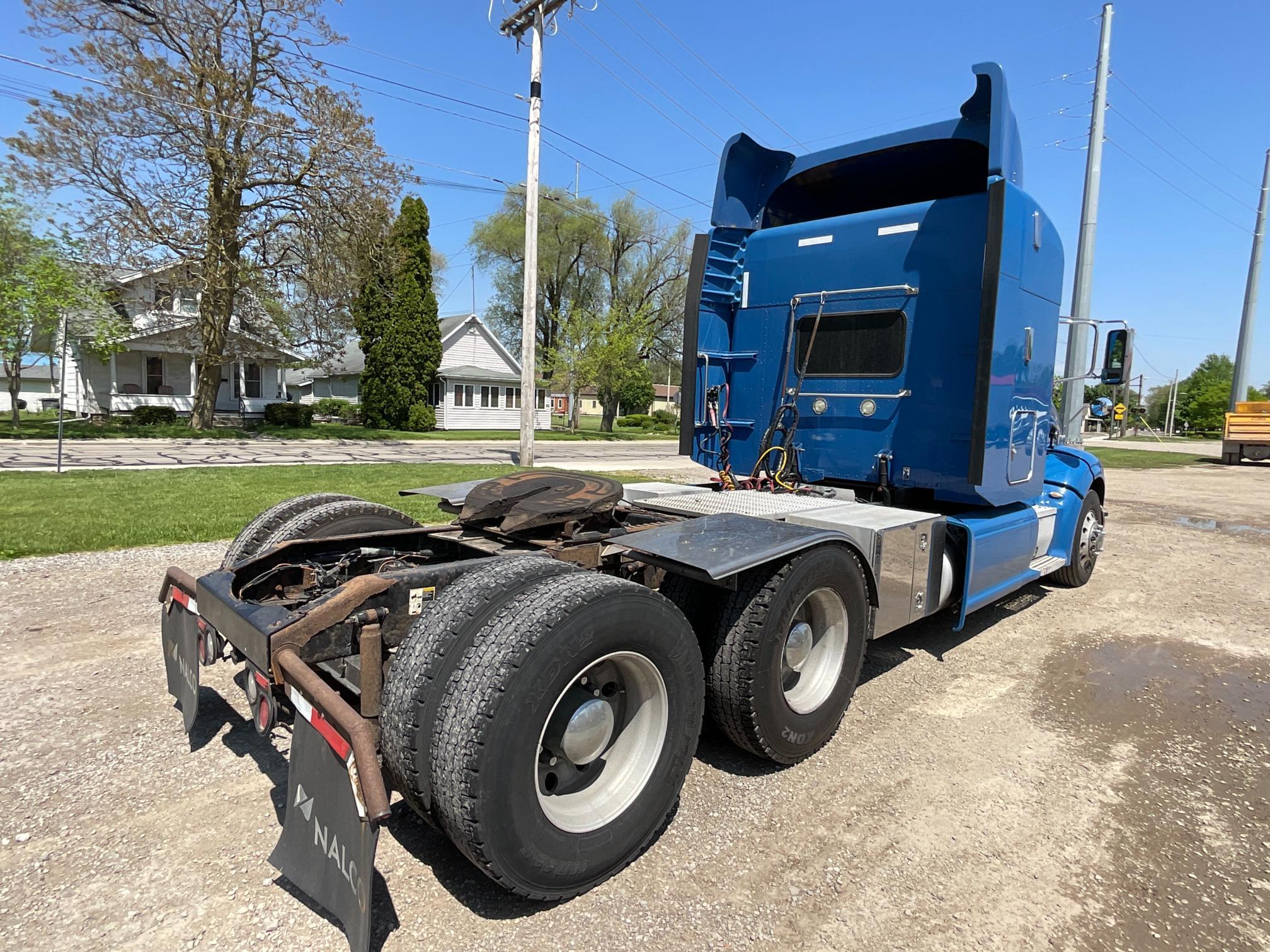 2013 Peterbilt 384 Sleeper