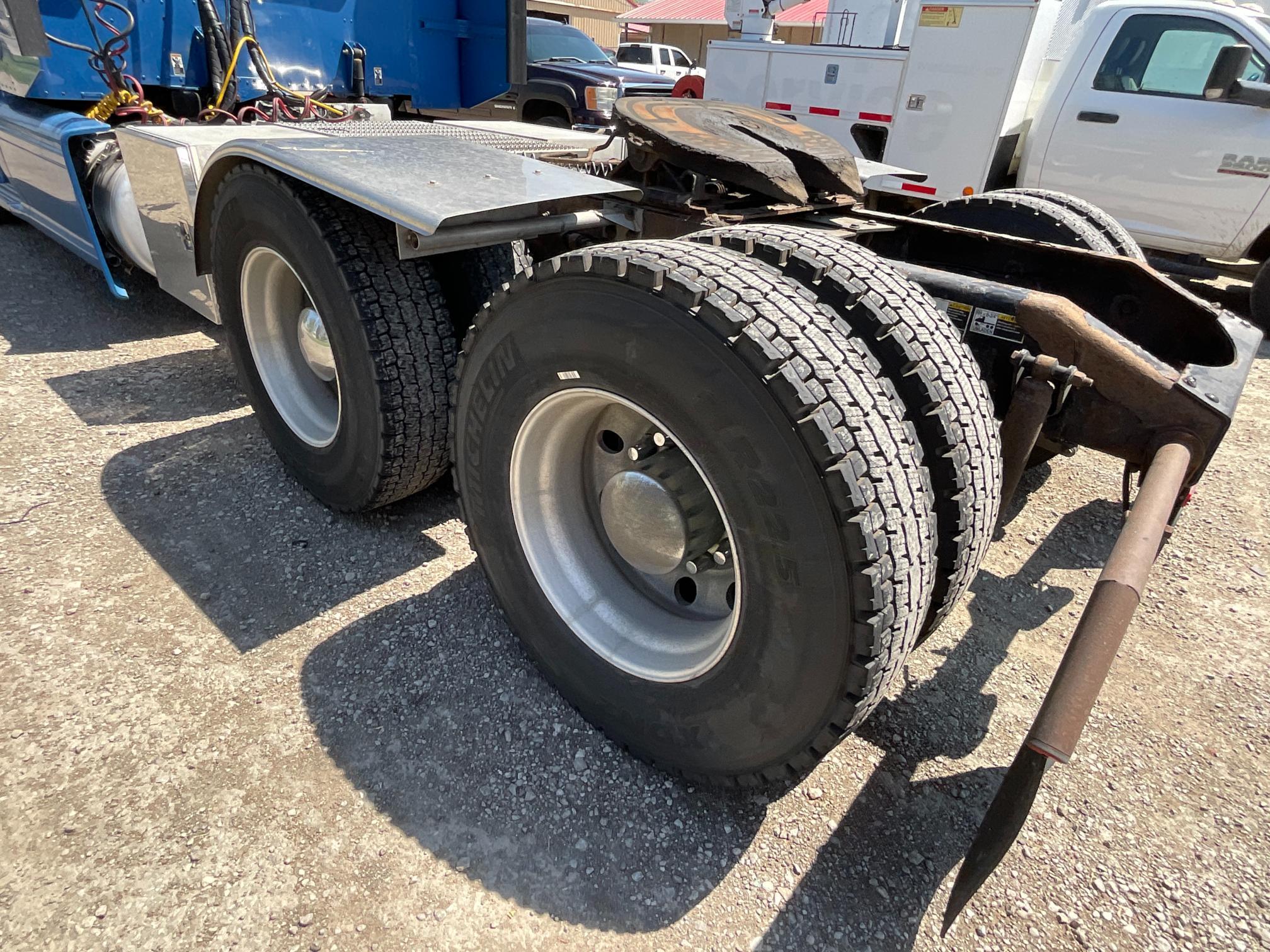 2013 Peterbilt 384 Sleeper