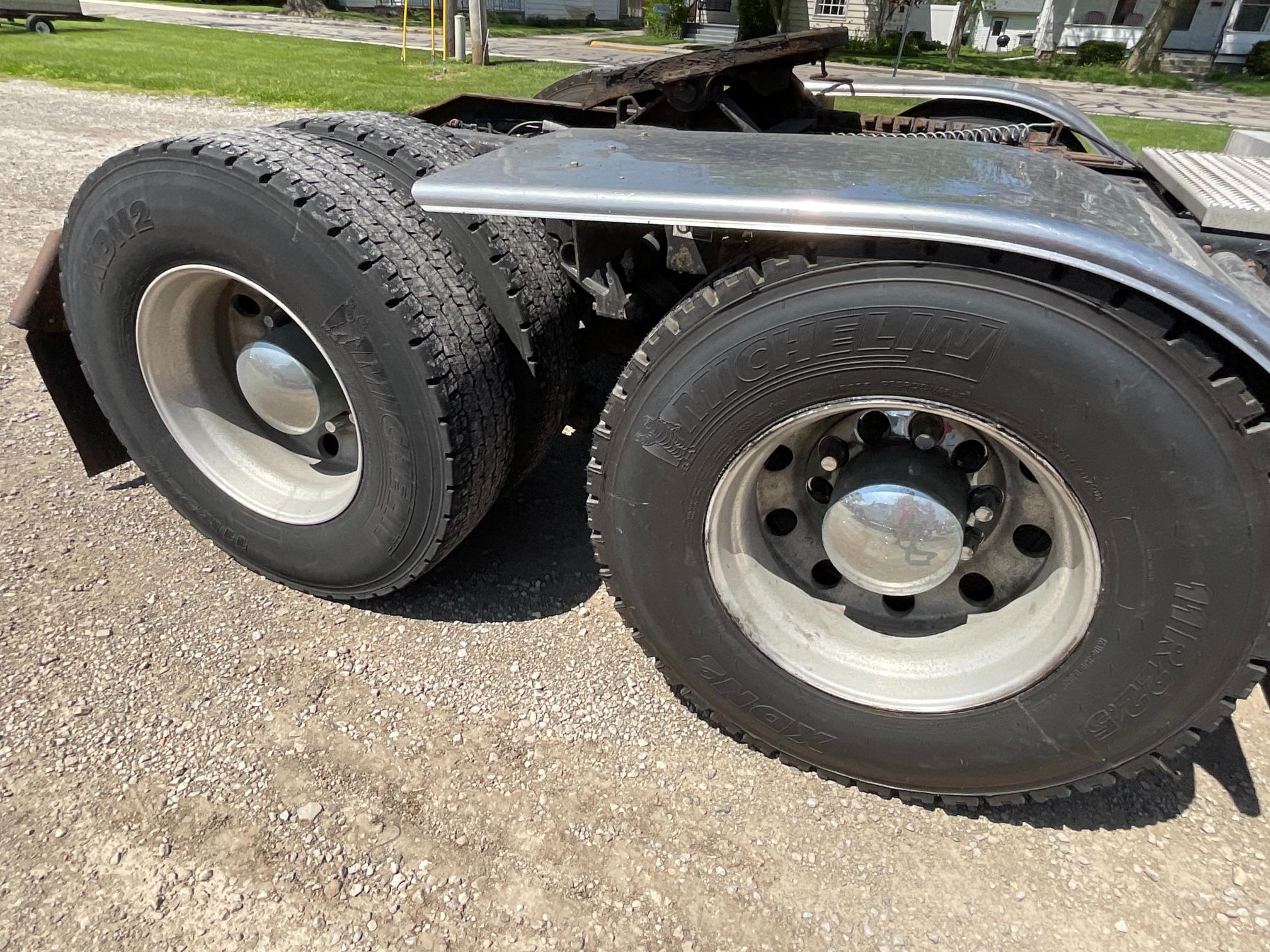 2013 Peterbilt 384 Sleeper