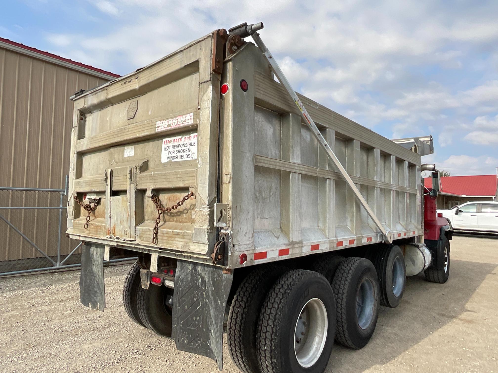 2000 Mack RD688S Dumptruck