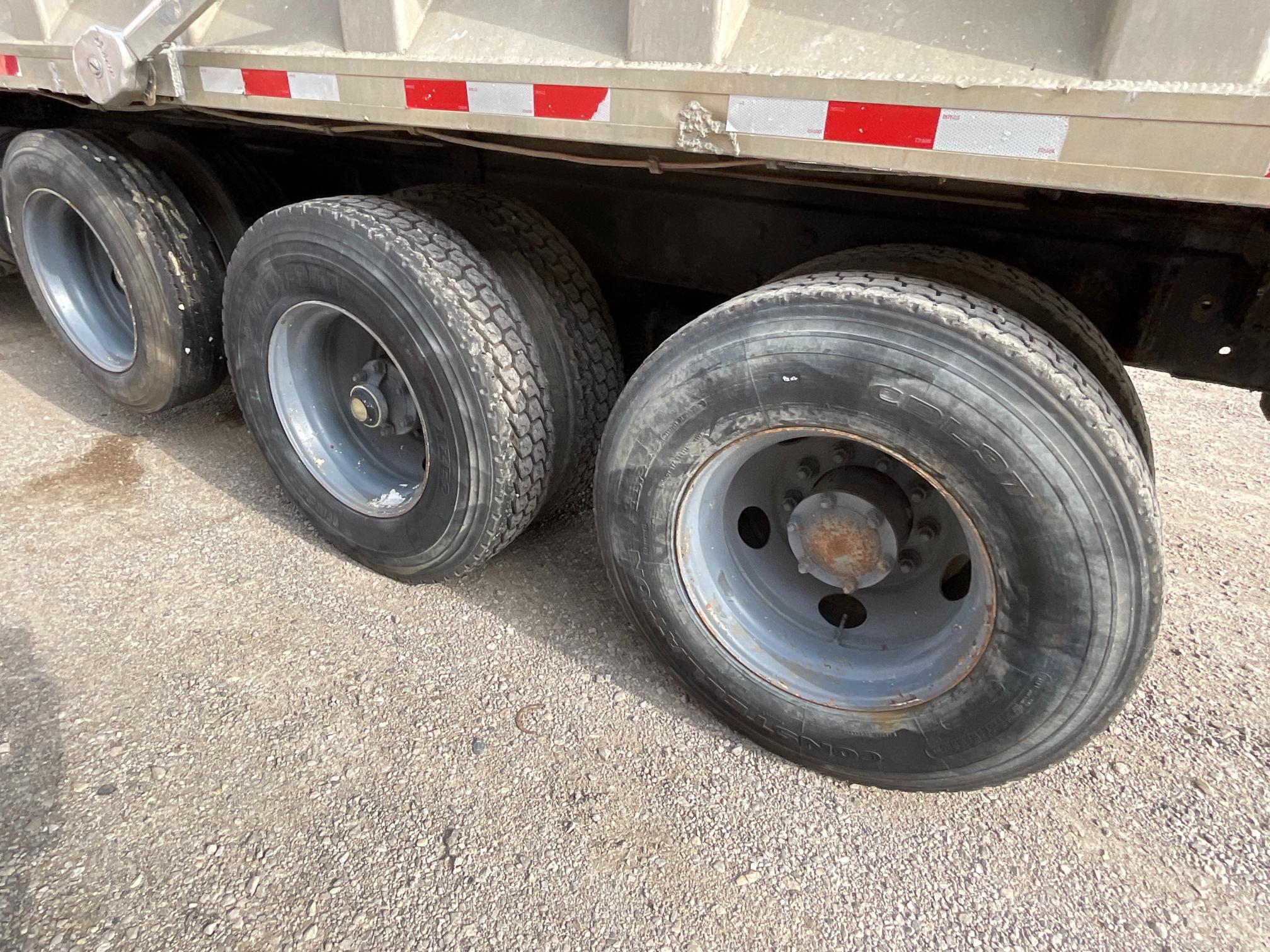 2000 Mack RD688S Dumptruck