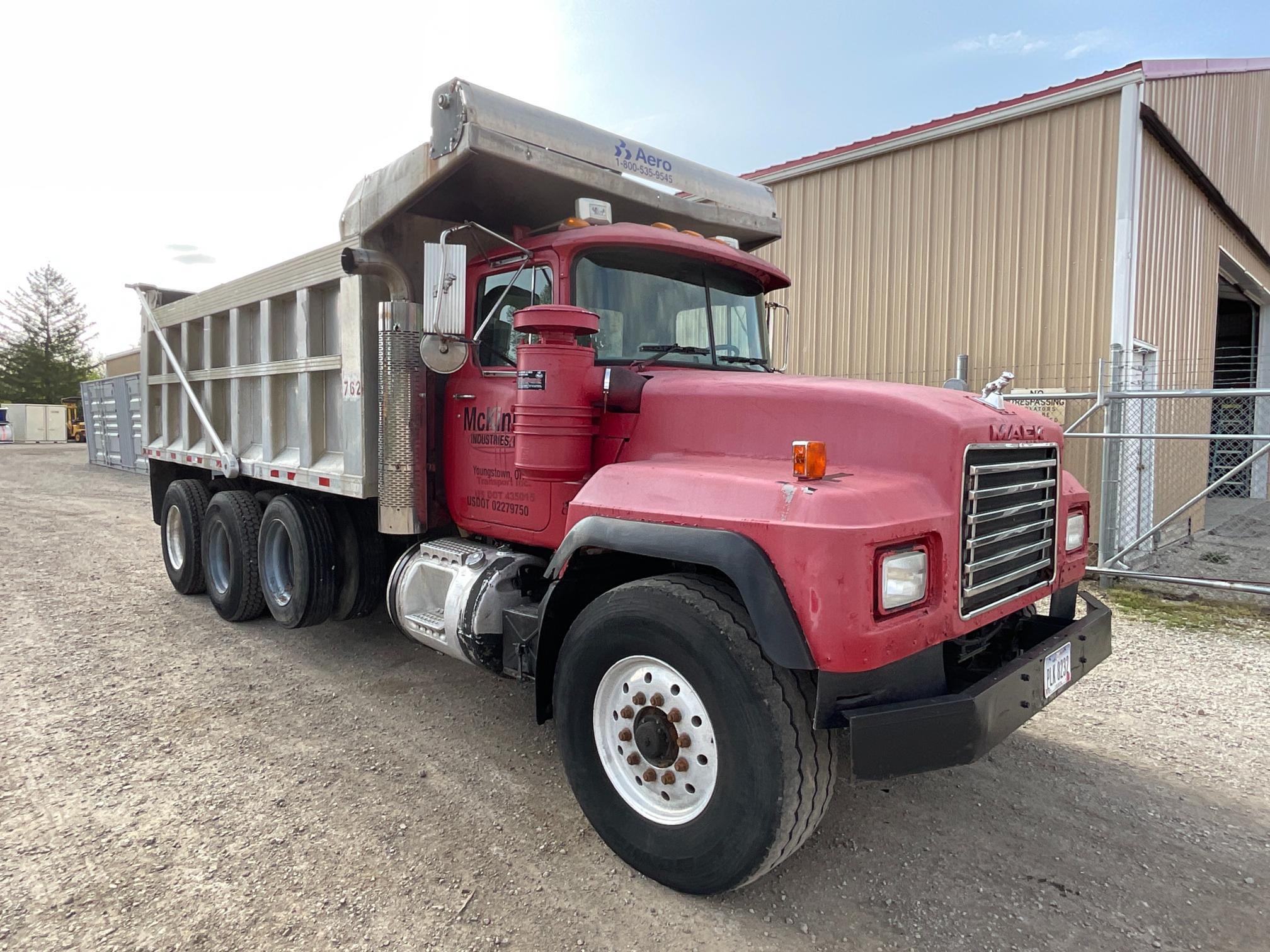 2000 Mack RD688S Dumptruck