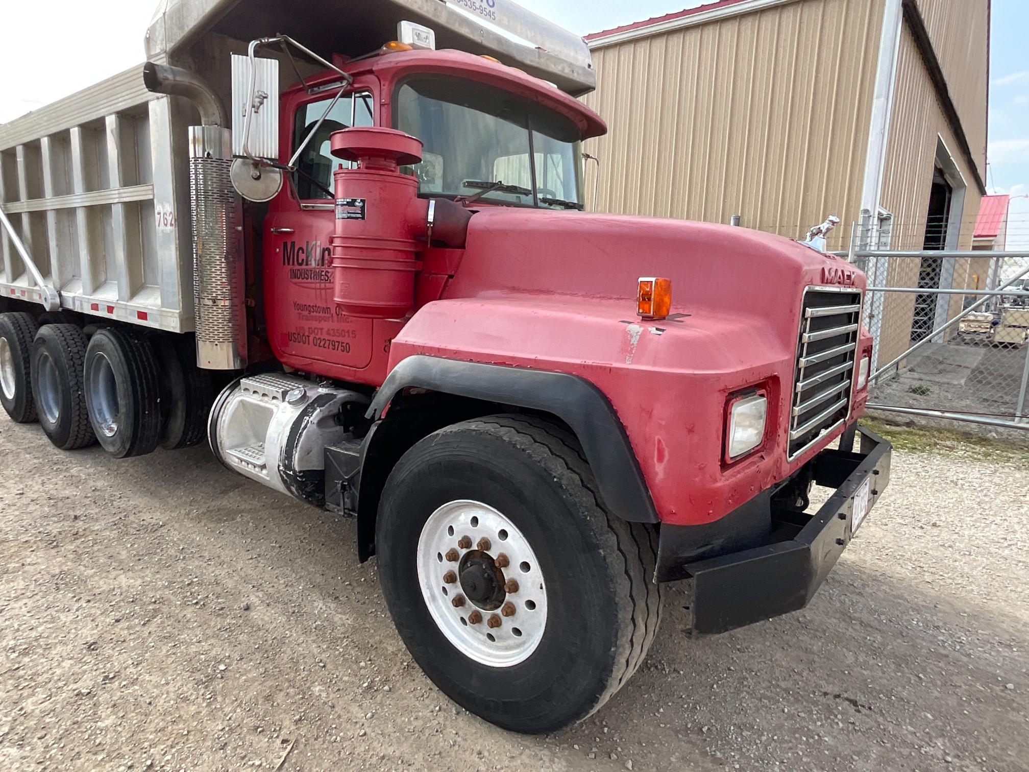 2000 Mack RD688S Dumptruck