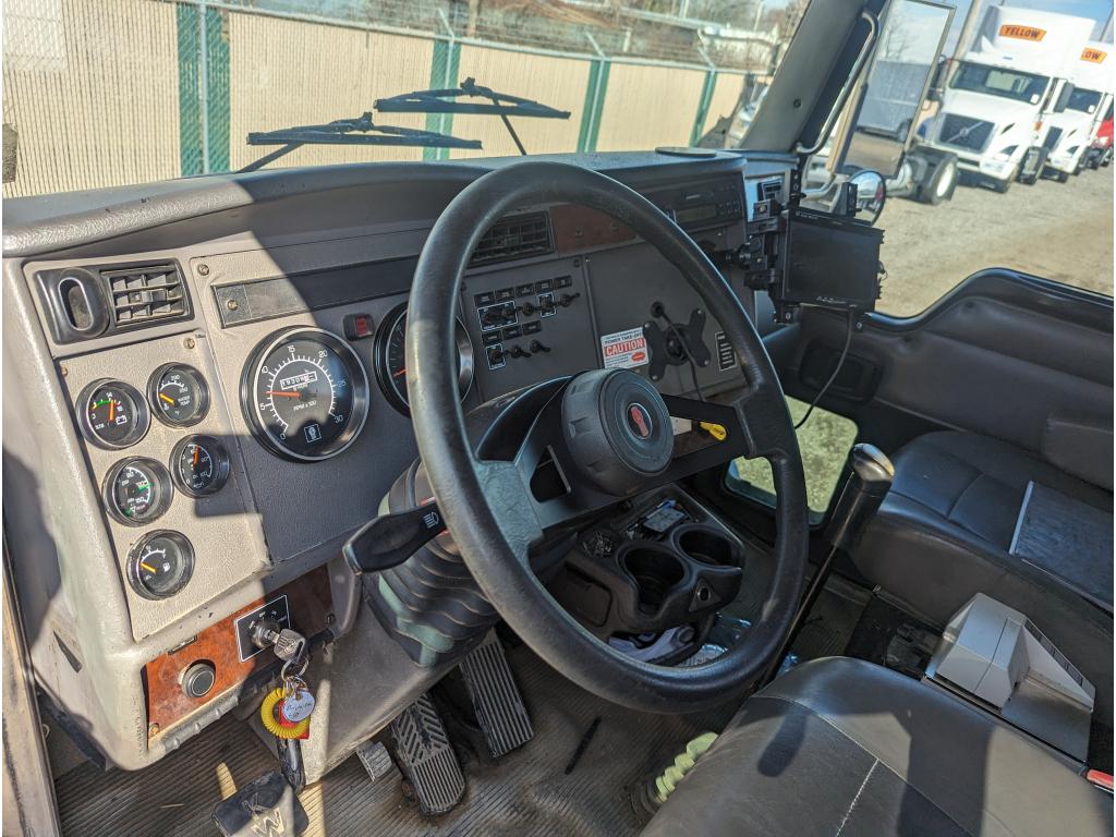 2005 Kenworth T300 LP Truck