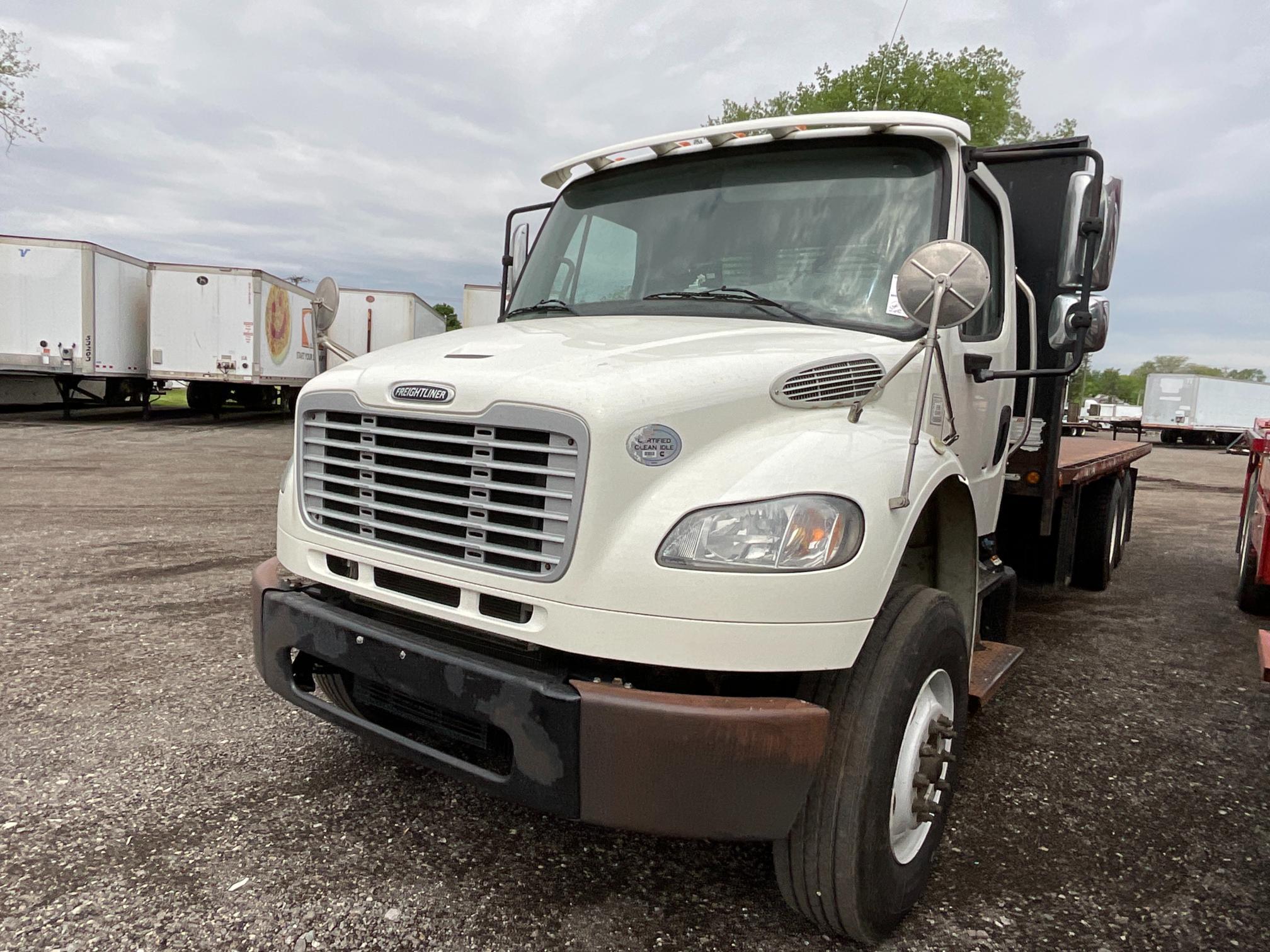 2013 Freightliner M2106 Flatbed