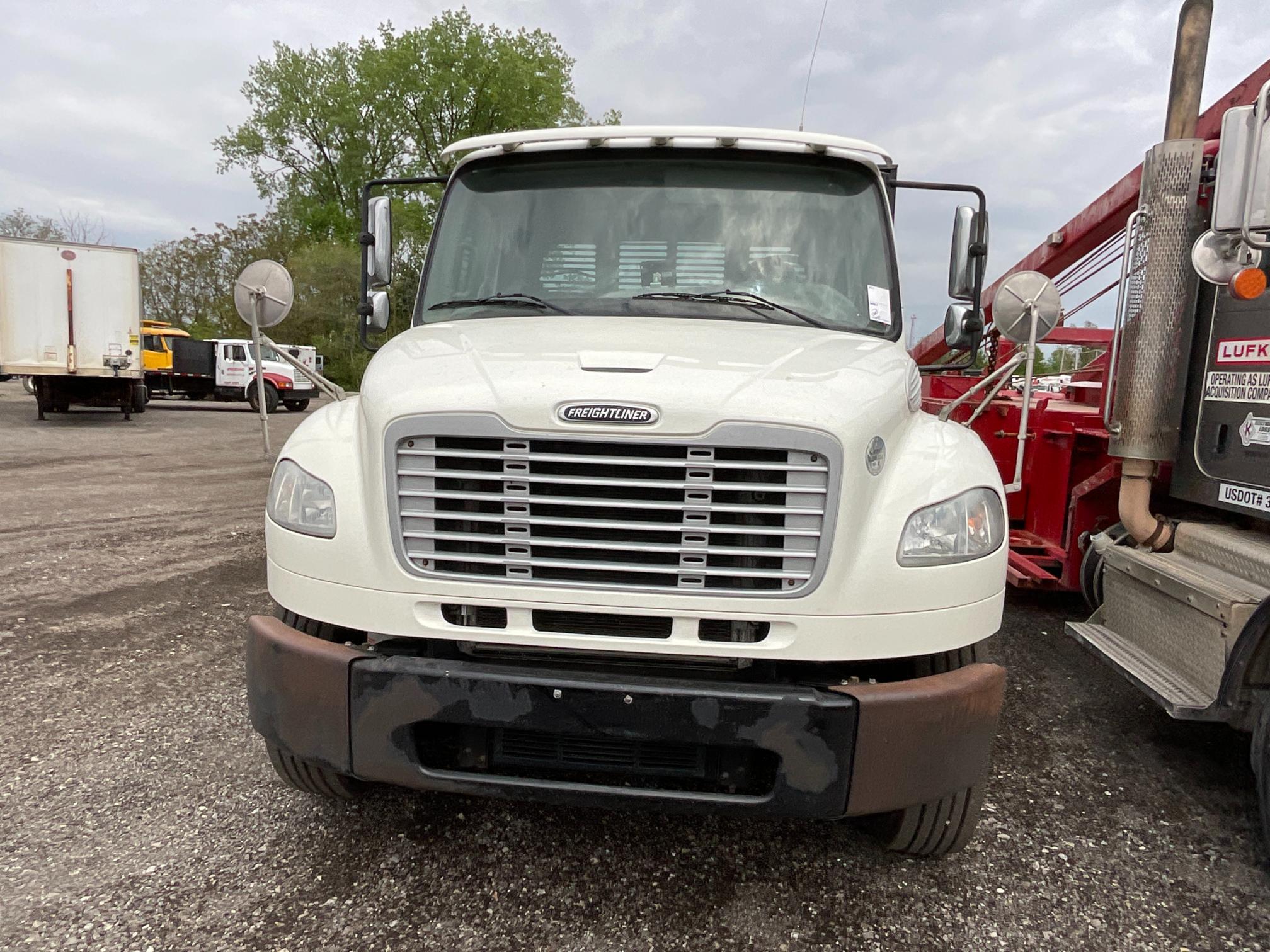 2013 Freightliner M2106 Flatbed