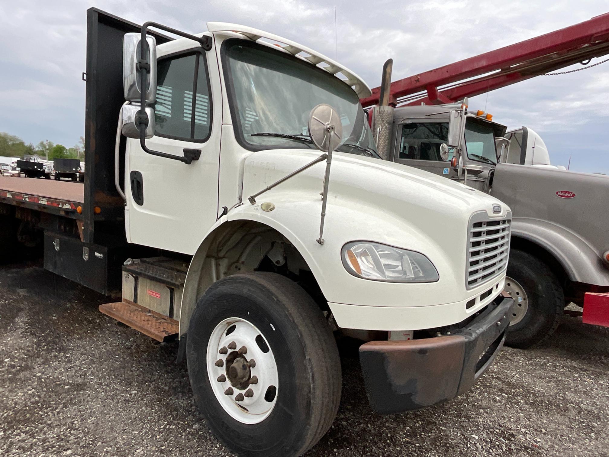 2013 Freightliner M2106 Flatbed