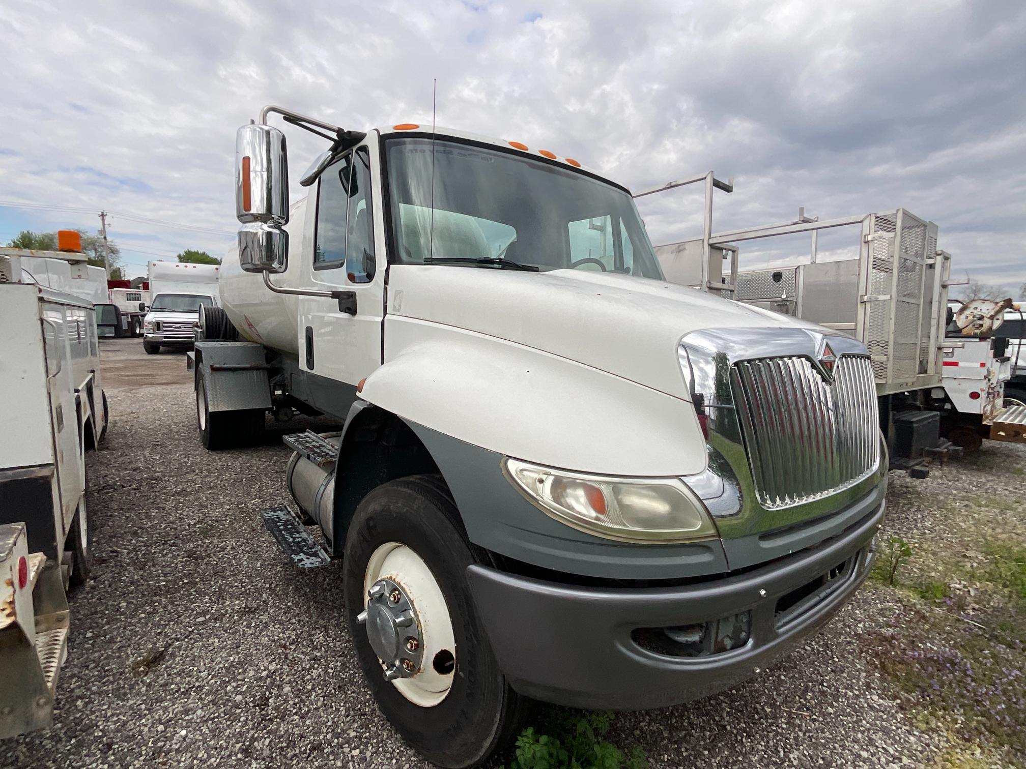 2011 International 4400 LP Truck