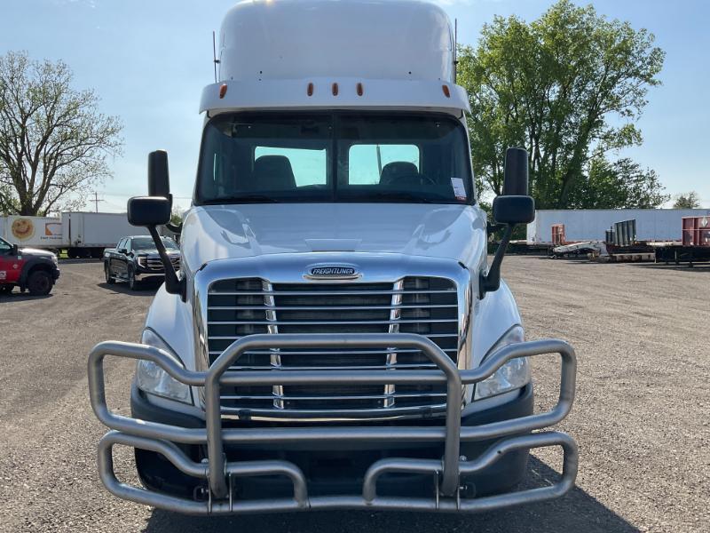 2017 Freightliner CA113 Daycab