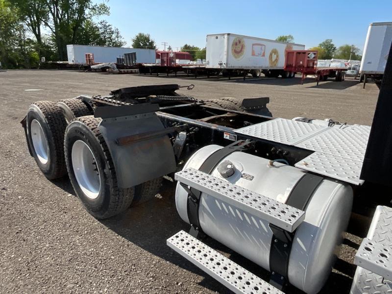 2017 Freightliner CA113 Daycab