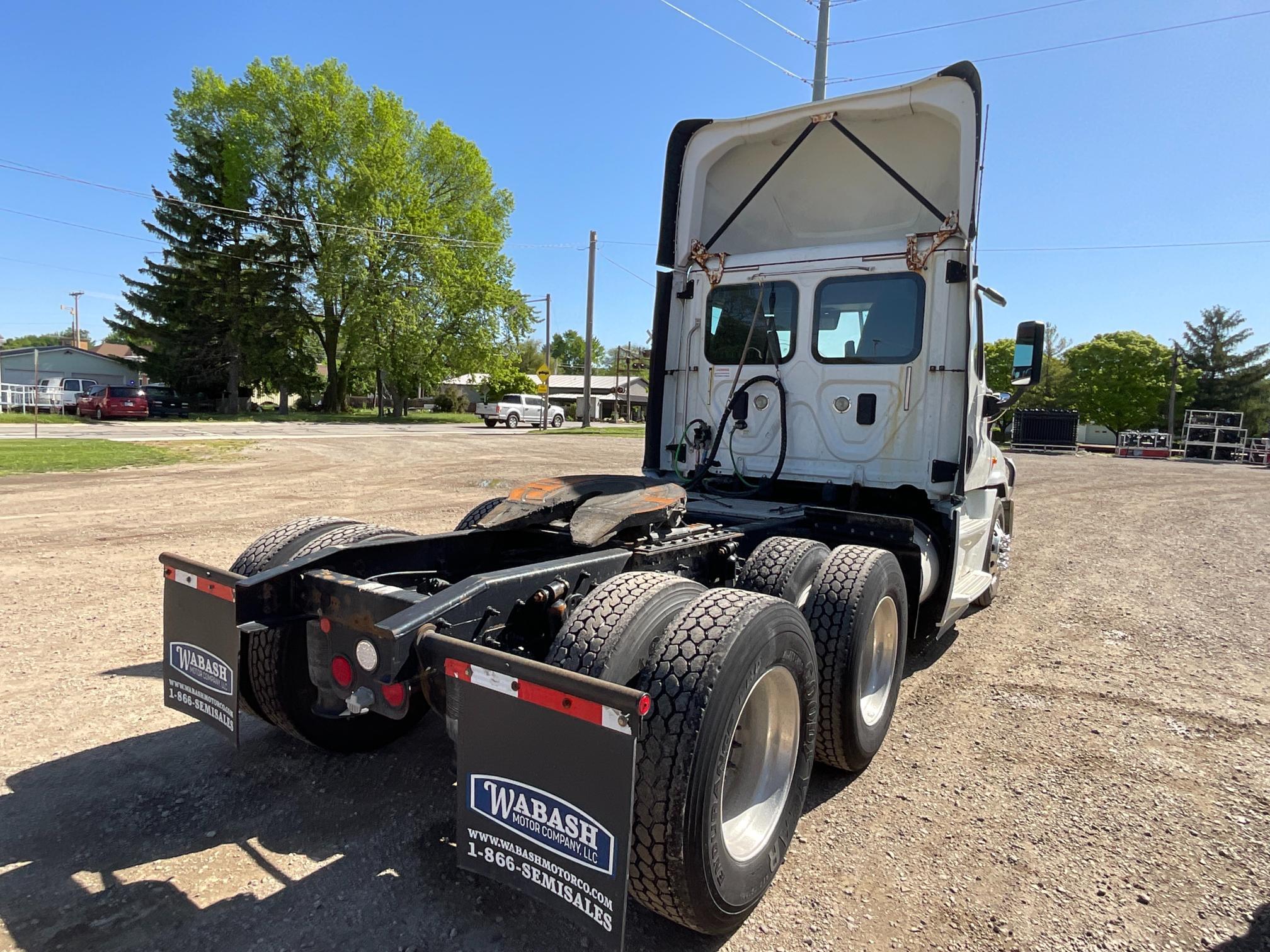 2017 Freightliner CA125 Daycab