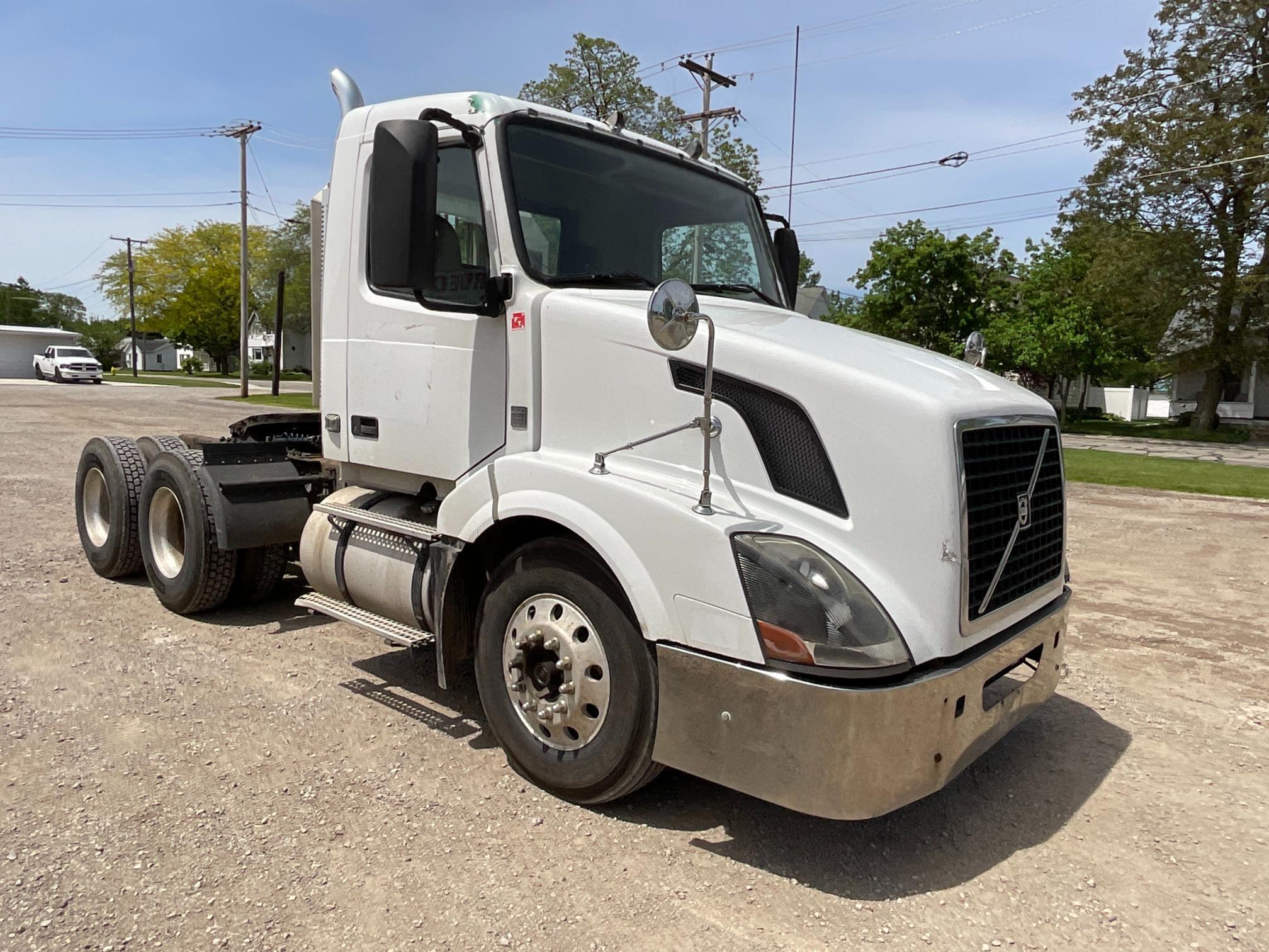 2007 Volvo VNL64T Daycab