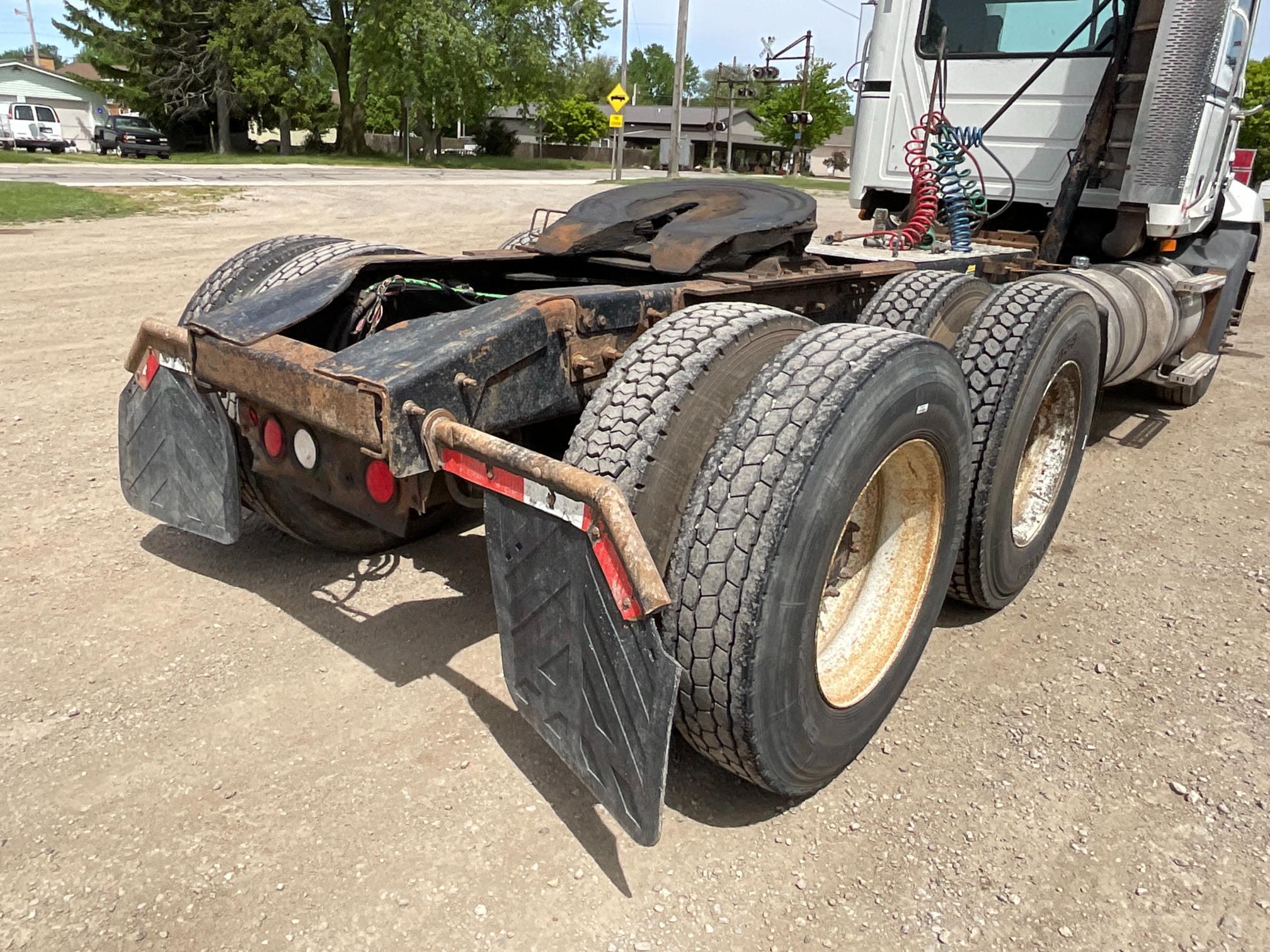 2010 Mack CXU613 Day Cab