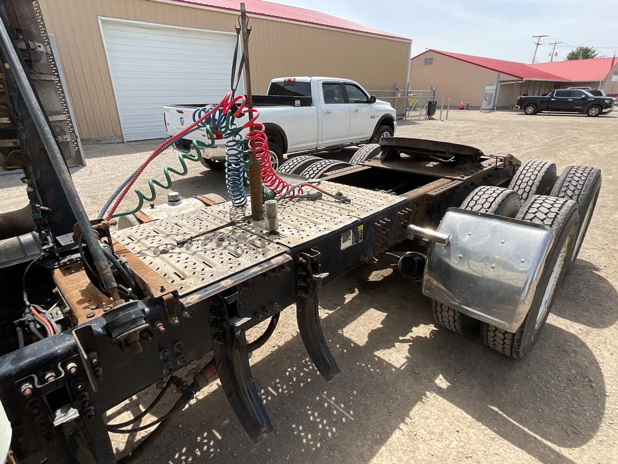 2010 Mack CXU613 Day Cab