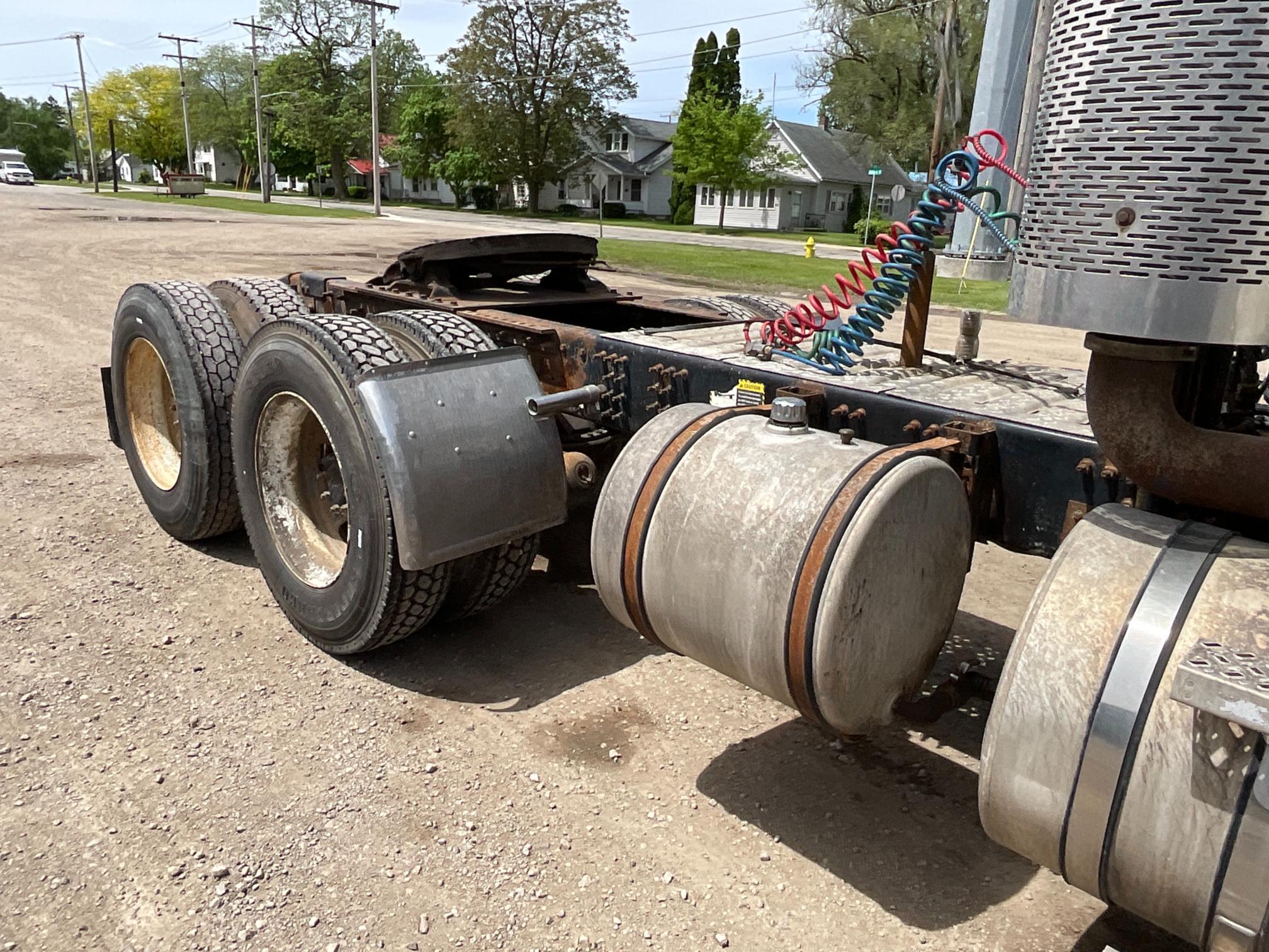 2010 Mack CXU613 Day Cab