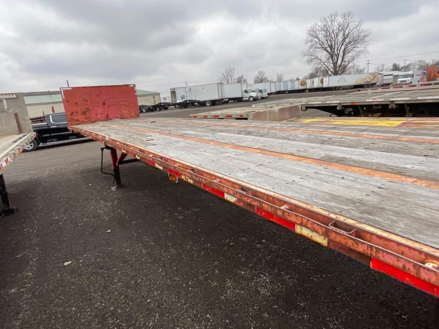 2001 Great Dane Flatbed w/ Moffett Hookup