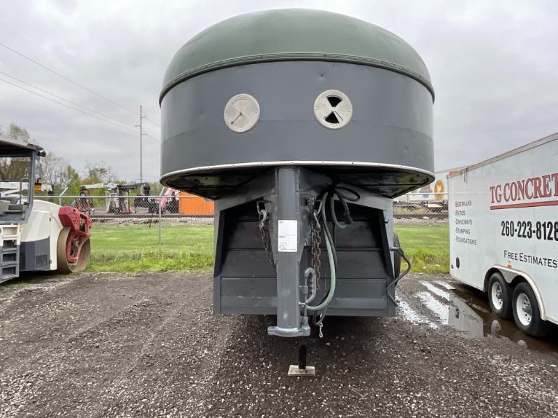 1982 Gooseneck Livestock Trailer