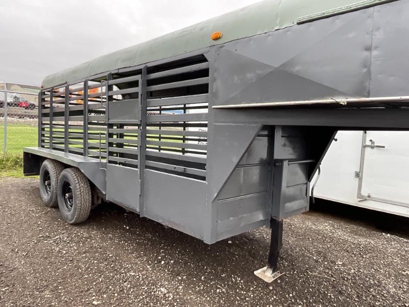 1982 Gooseneck Livestock Trailer