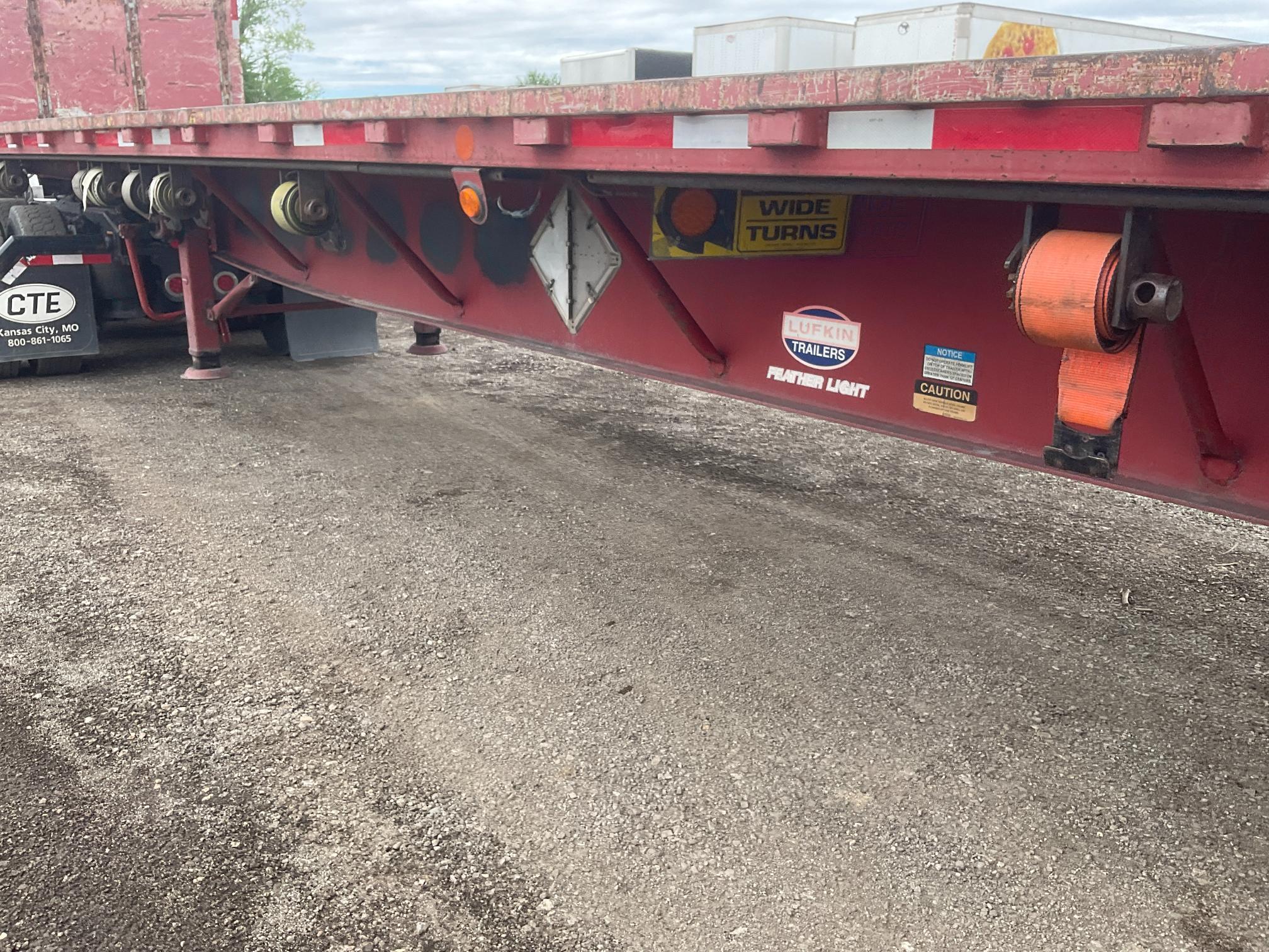 2007 Lufkin Flatbed w/ Moffett Hookup