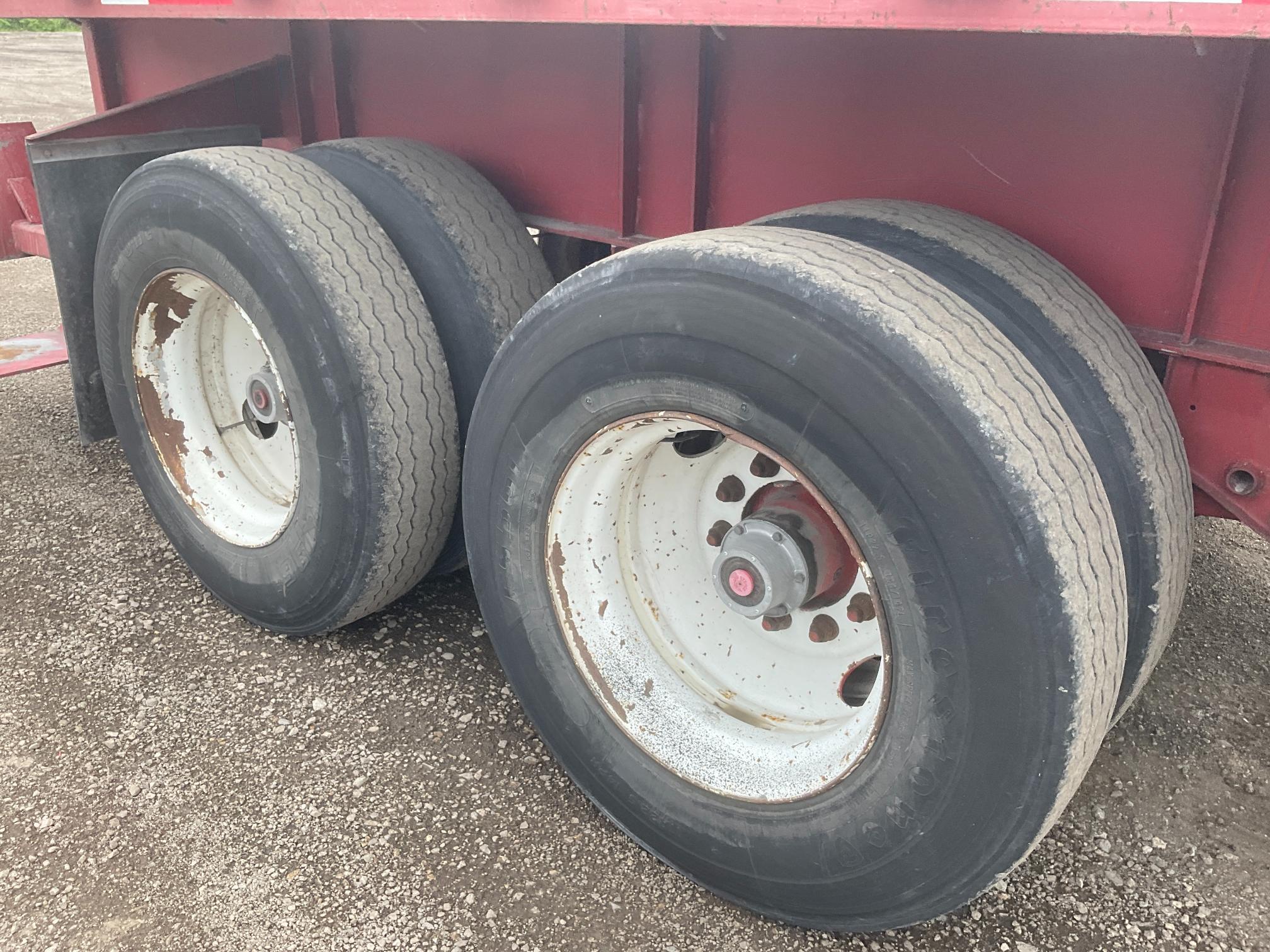 2007 Lufkin Flatbed w/ Moffett Hookup