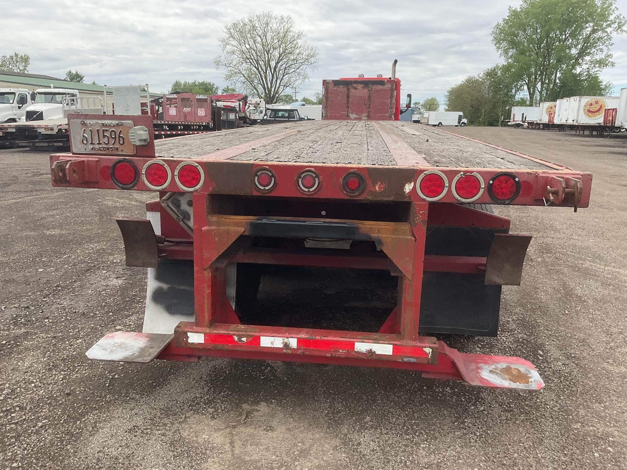 2007 Lufkin Flatbed w/ Moffett Hookup