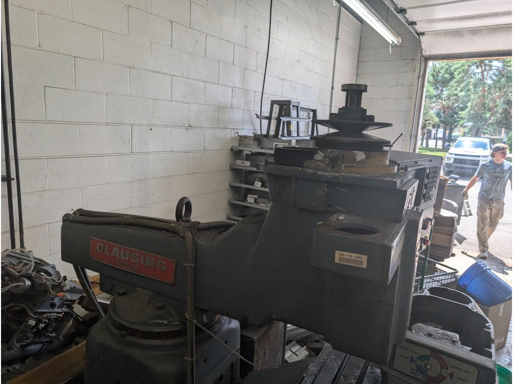 Clausing Kondia FV-1 Vertical Milling Machine