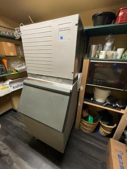 Scotsman CME656AS-32D Ice Maker