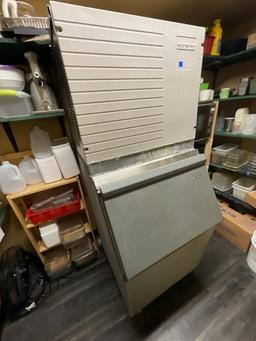 Scotsman CME656AS-32D Ice Maker