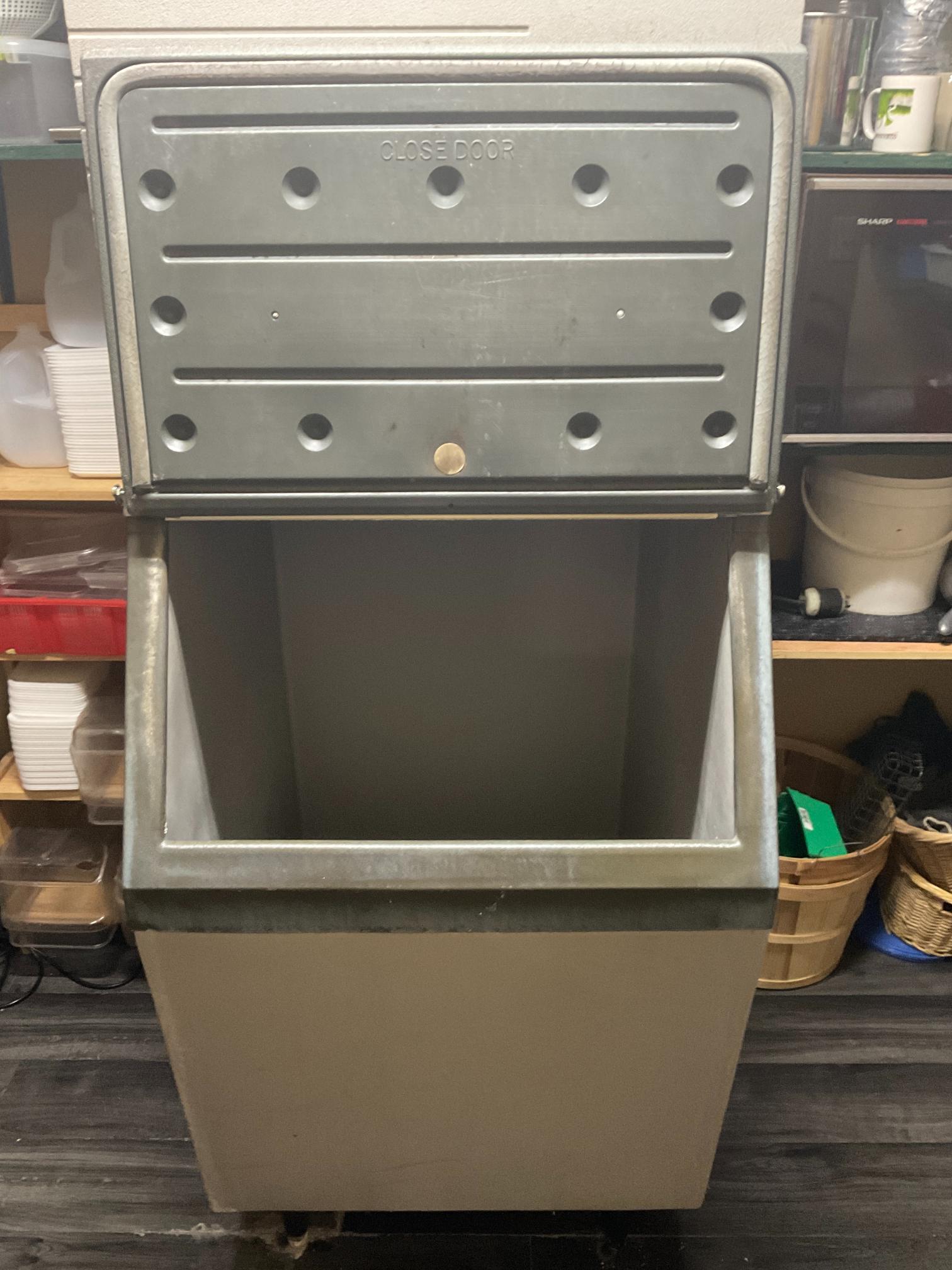 Scotsman CME656AS-32D Ice Maker