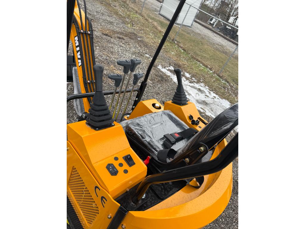 Miva VA15 Mini Excavator W/ Mechanical Thumb
