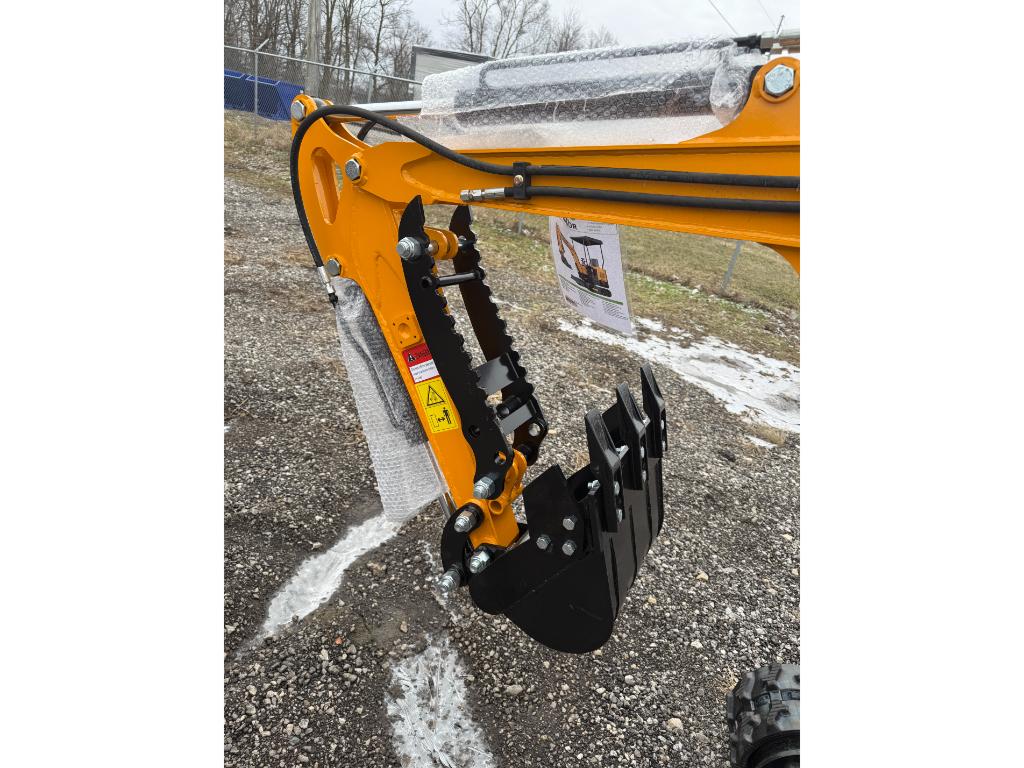 Miva VA15 Mini Excavator W/ Mechanical Thumb