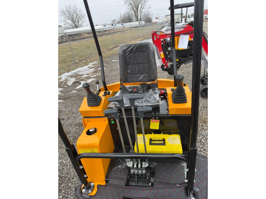 Miva VA15 Mini Excavator W/ Mechanical Thumb